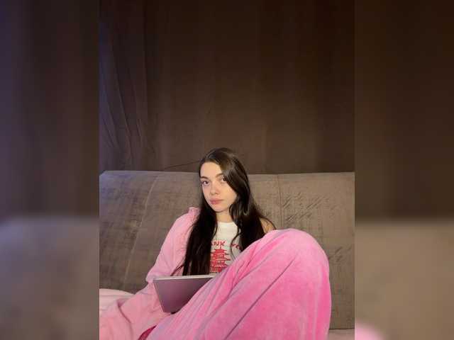 KiskaMi1 live cam on BongaCams