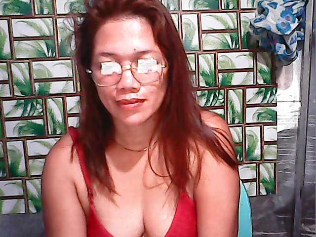 lovelykwen69, live now on BongaCams