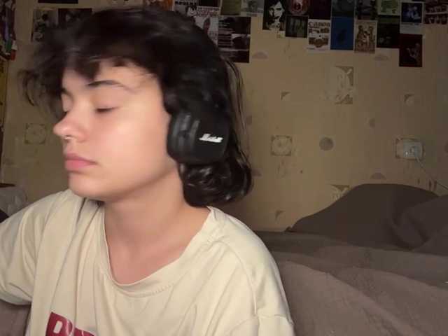 RavenLilleberg live cam preview