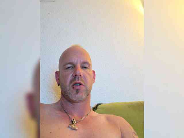 BadBitchGermanBadass webcam