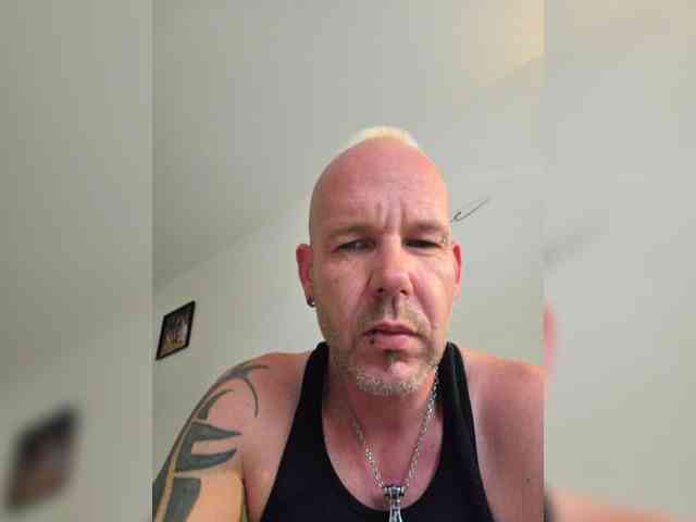 BadBitchGermanBadass webcam