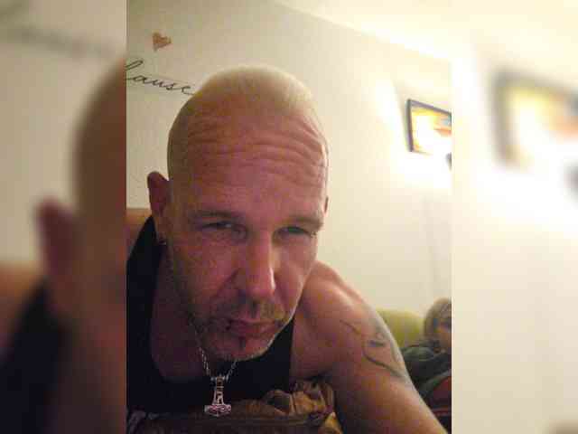 BadBitchGermanBadass webcam