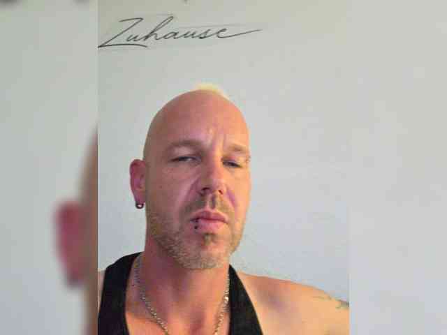 BadBitchGermanBadass webcam