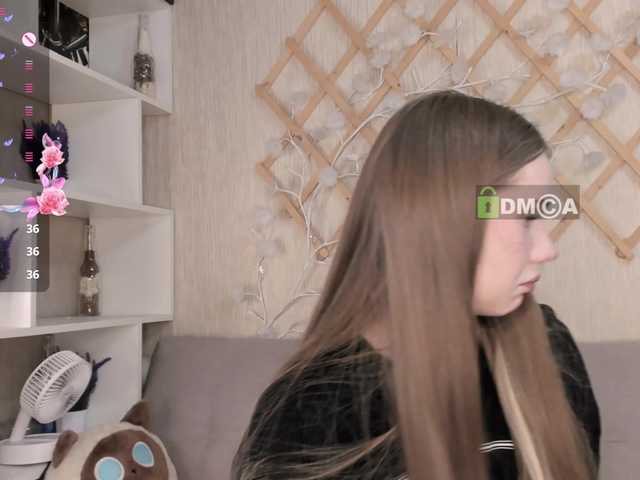 Hill-fly live cam on BongaCams