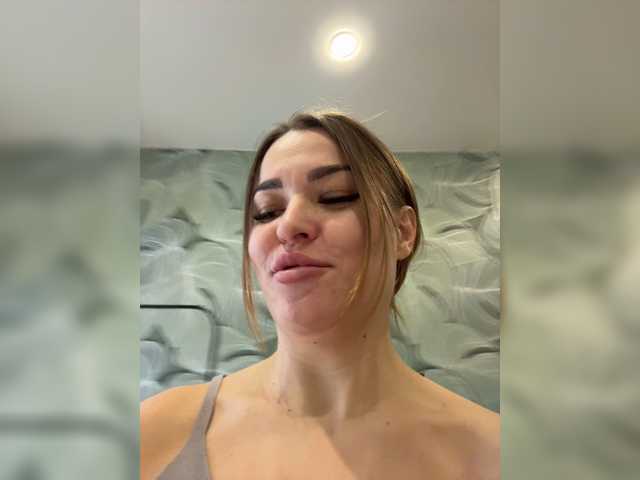 le modèle Stacy_Soul est en webcam porno dans un show sur le site bongacams, il possède les tags suivants: White/Caucasian,Blonde,Shaved
