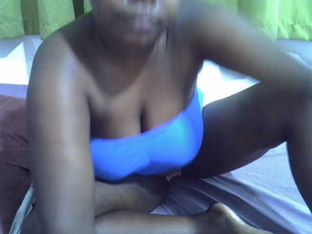 Hotcandy20, en directo ahora en BongaCams