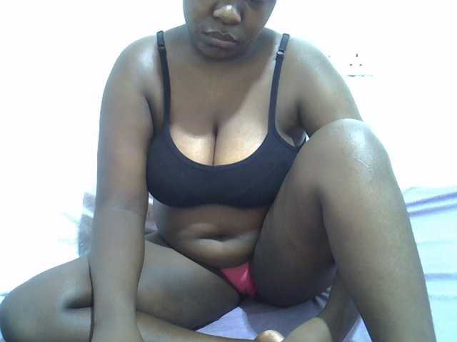 le modèle Hotcandy20 est en webcam porno dans un show sur le site bongacams, il possède les tags suivants: Ebony,Brunette,Hairy