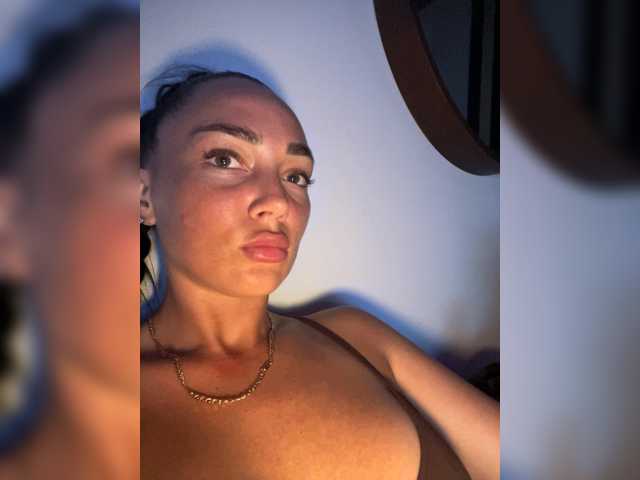BabyTata211 live cam on BongaCams