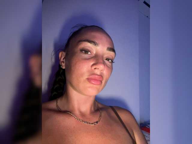 BabyTata211 live cam on BongaCams