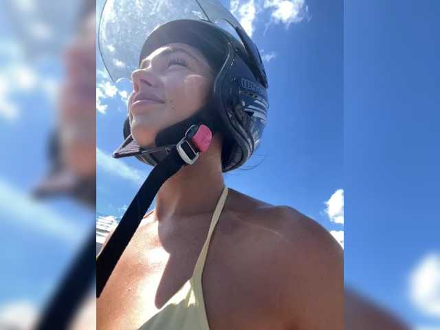 BabyTata211 live cam on BongaCams
