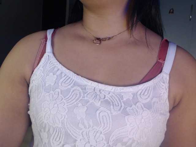 Itshotanu live cam on BongaCams