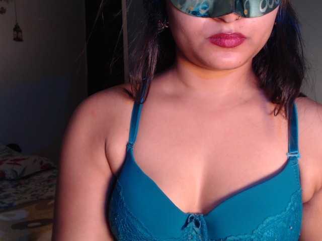 Itshotanu — live female cam