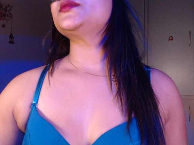 Itshotanu live cam preview