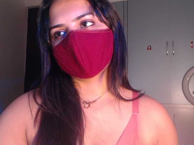 Itshotanu live cam on BongaCams