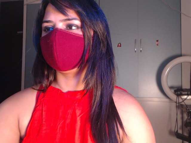 Itshotanu live cam on BongaCams