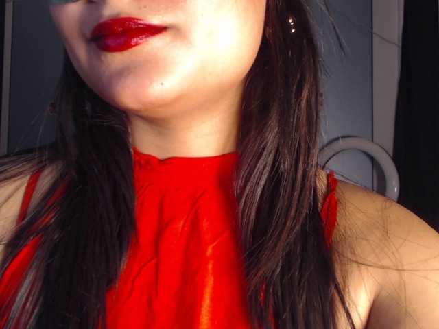 Itshotanu, live now on BongaCams