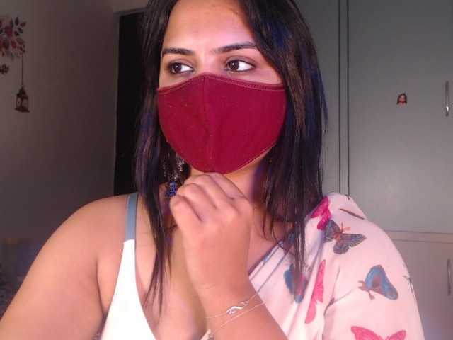 Itshotanu live cam on BongaCams