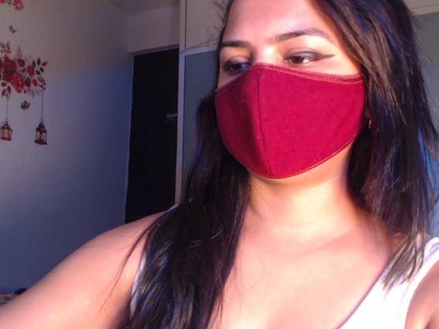 Itshotanu live cam on BongaCams