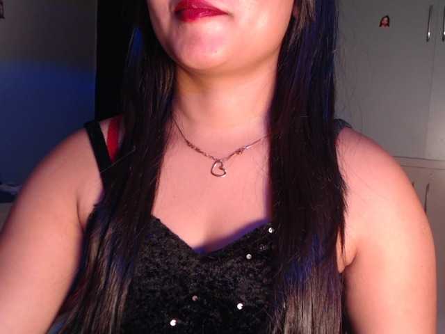 Itshotanu live cam on BongaCams