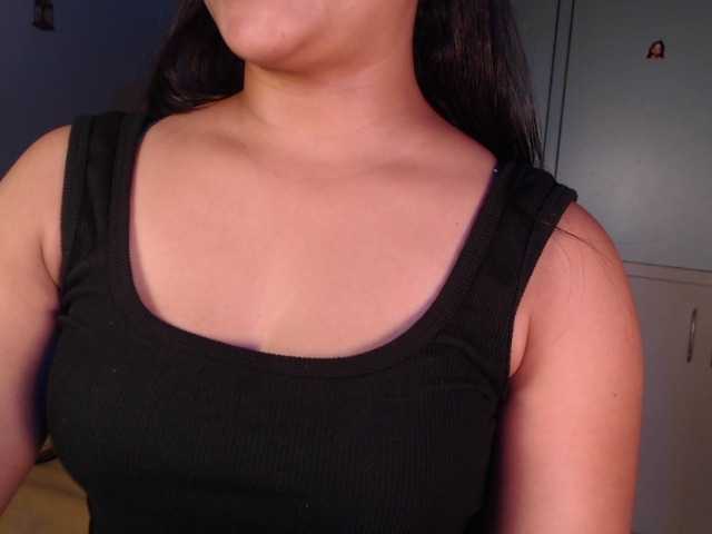 Itshotanu live cam on BongaCams