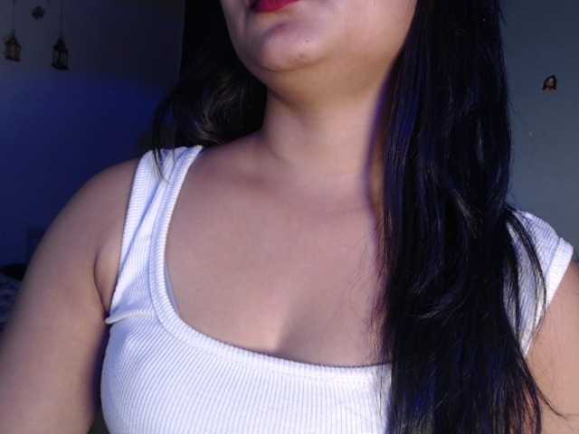 Itshotanu live cam on BongaCams