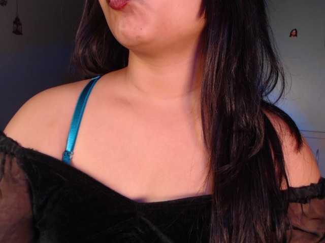 Itshotanu live cam on BongaCams