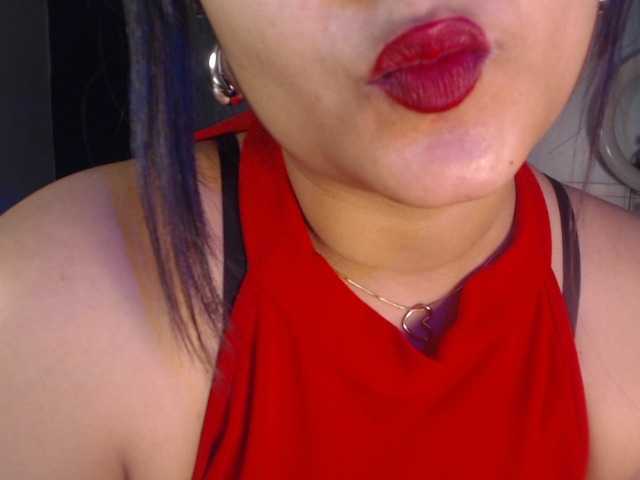 Itshotanu live cam on BongaCams