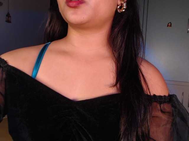 Itshotanu — live female cam