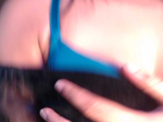 Itshotanu — live female cam
