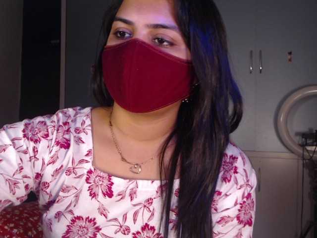 Itshotanu live cam on BongaCams