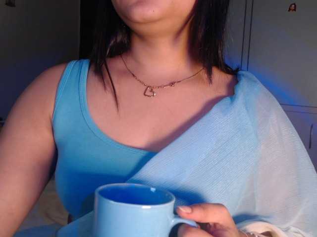 Itshotanu live cam on BongaCams