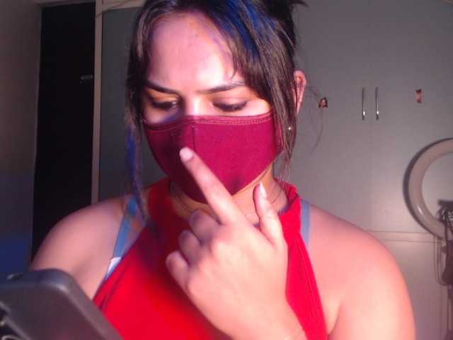 Itshotanu live cam on BongaCams