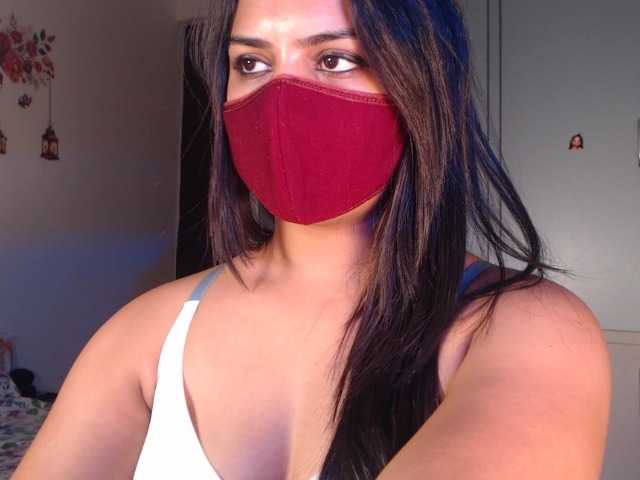 Itshotanu live cam on BongaCams