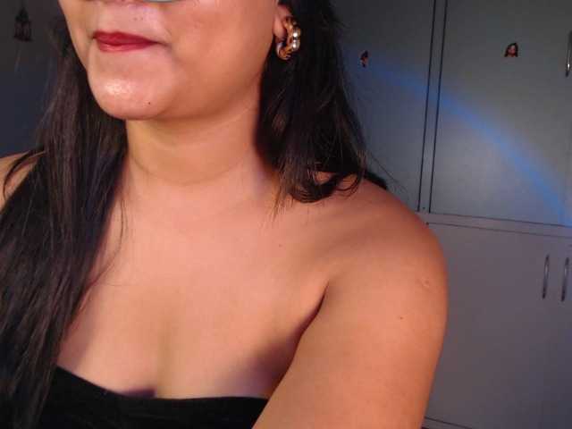 Itshotanu — live female cam