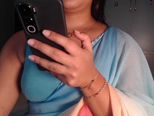 Itshotanu live cam on BongaCams