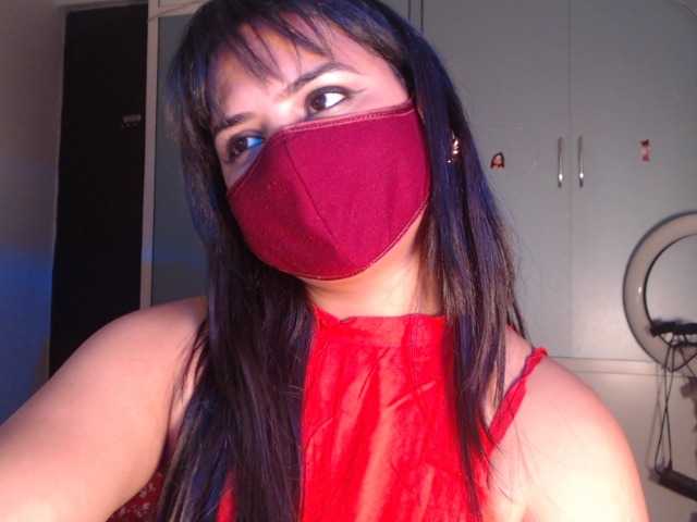 Itshotanu live cam on BongaCams