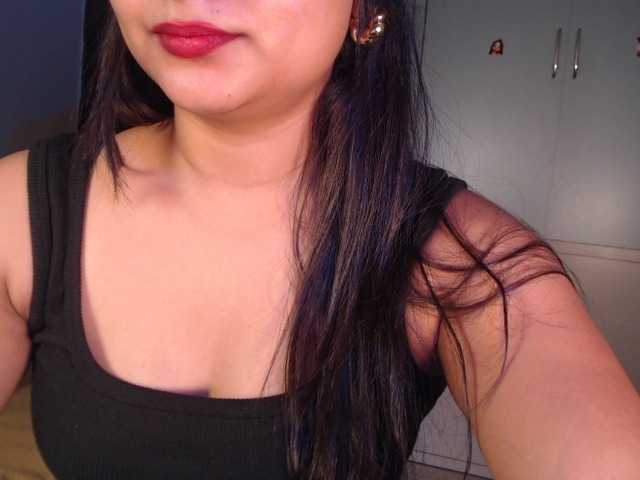 Itshotanu live cam on BongaCams