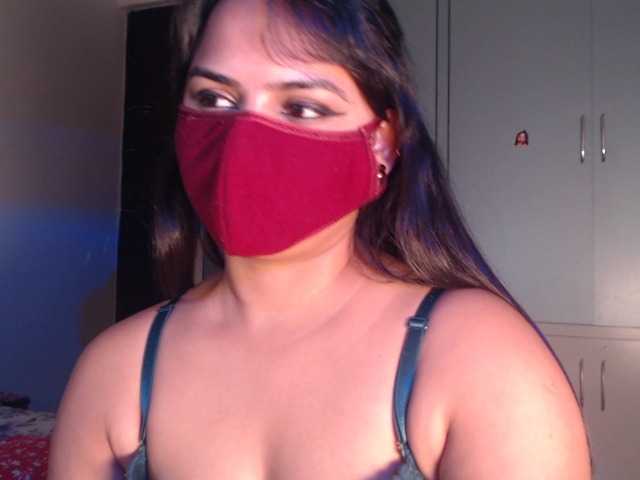 Itshotanu, live now on BongaCams