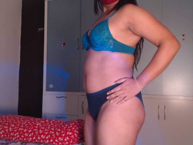 Itshotanu live cam on BongaCams