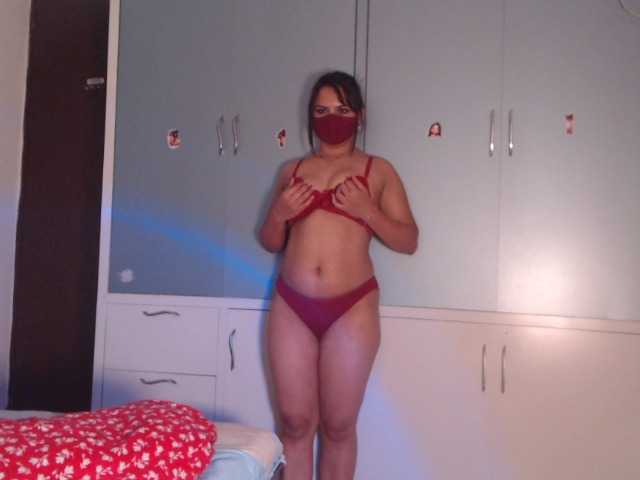 Itshotanu live cam on BongaCams