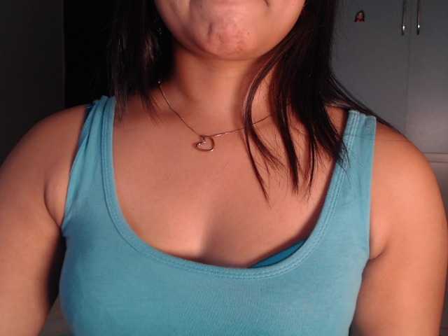 Itshotanu live cam on BongaCams