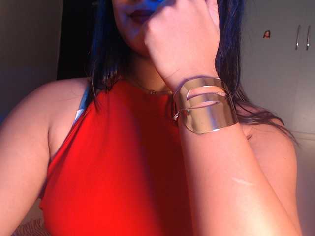 Itshotanu live cam on BongaCams