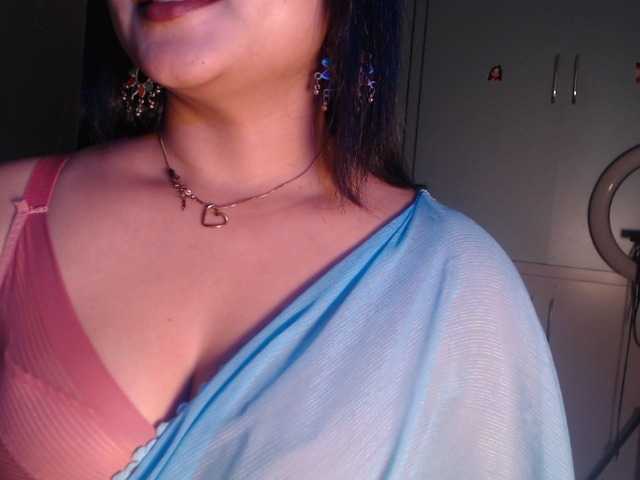 Itshotanu live cam on BongaCams