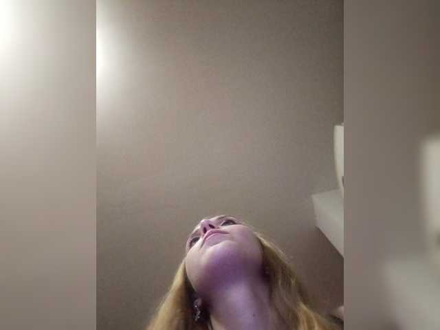 MysticLuna600 live cam preview