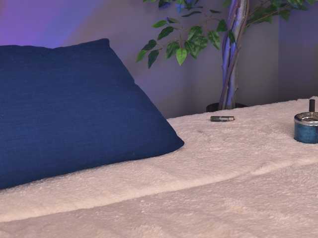 NewLuxxy live cam preview