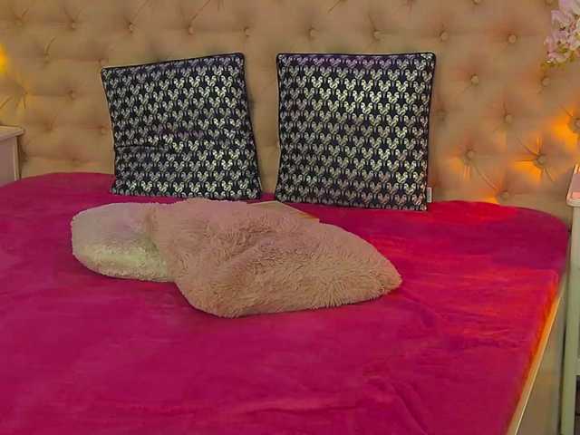 NewLuxxy live cam on BongaCams