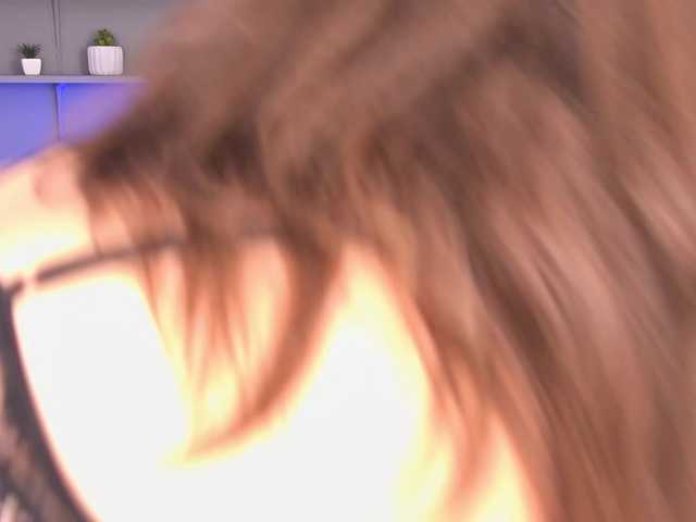 NewLuxxy live cam on BongaCams