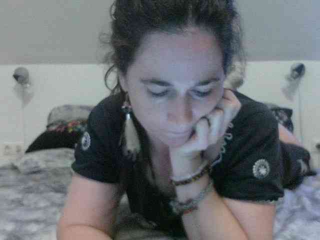 AmanelWhite webcam