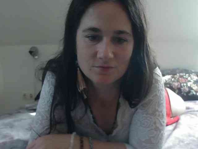 AmanelWhite webcam