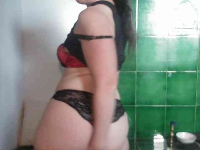 Model: AmanelWhite